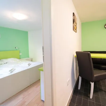Fly Apartment *