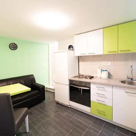 Fly Apartment