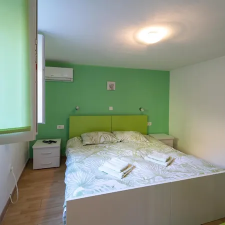Fly Apartment *
